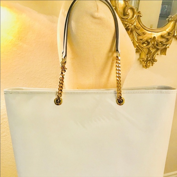 Michael Kors Optic Wht Lthr Gold Chains Lg Bag NWT - Picture 3 of 8